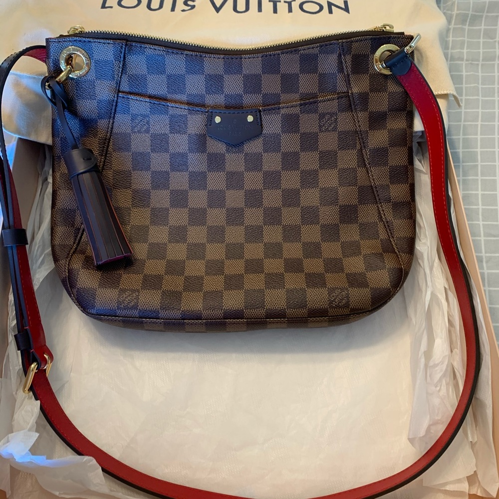 Auth Louis Vuitton South Bank Besace
